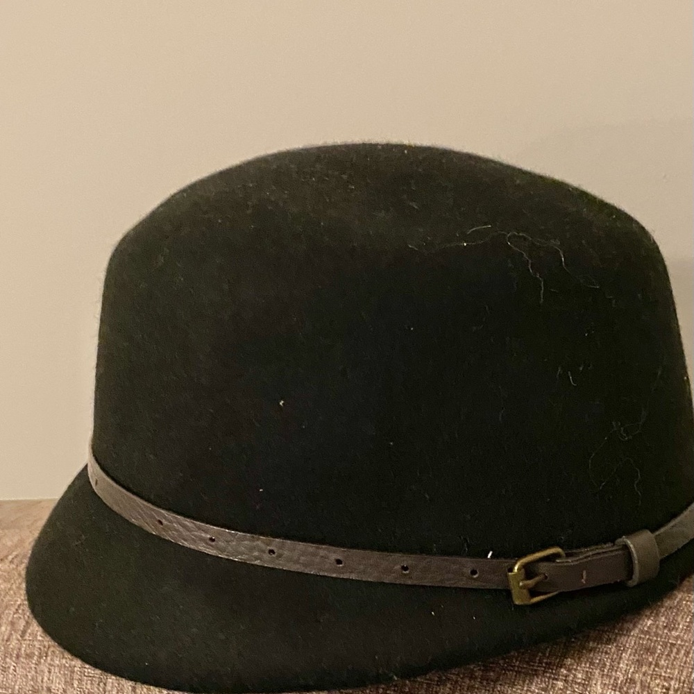 Black Wool Vintage Hat/ Black. Preowned, never been worn.